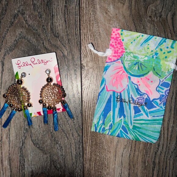 NWT Lilly Pulitzer Sea Dreamer Earrings Cumulus Blue with Dust Bag - Picture 2 of 3